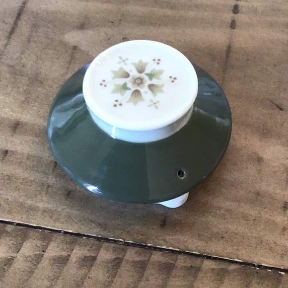 Royal Doulton Samarra Coffee Pot & Lid
Vintage English translucent china - Picture 13 of 16